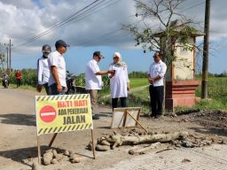Ipuk Fiestiandani Melalui Dinas PU Percepat Pembangunan Jalan Banyuwangi