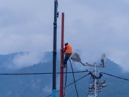 PLN Sambung Jaringan Listrik ke 3 Desa Kabupaten Jayapura, 279 KK Kini Terang Benderang Menyala 24 J