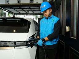 PLN Tebar Promo Tambah Daya Listrik dan Bagi Merchandise Menarik Di IIMS 2024