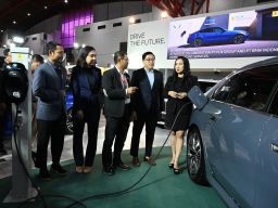 PLN Gandeng BMW, Tiap Pembelian Mobil EV dapat Fasilitas _Home Charging_ Terintegrasi