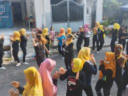 Warga Sehat Internet Hebat, PLN Icon Plus Adakan "SENSASI Senam Seru Asik Iconnet" di Bluru Kidul