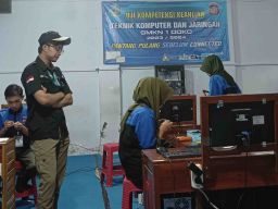 Majukan Sekolah Kejuruan, PLN Icon Plus Jadi Mentor Pengawas Ujian Kompetensi dan Keahlian