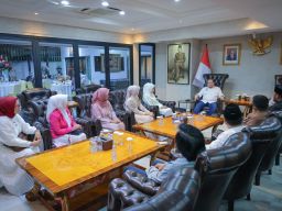 Ketua DPD RI Buka Bersama Senator Terpilih, Komeng Tanya Beda Sistem Indonesia dan Amerika