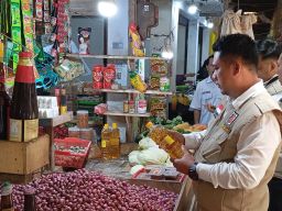 Satgas Pangan Polres Malang Cek Produk Kadaluwarsa di Sejumlah Pasar