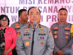 As-SDM Kapolri dan Rombongan Hibur Anak-anak Korban Banjir Demak di Posko Trauma Healing