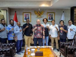 Diskusi Bersama Senator Papua, Ketua DPD RI Bicara Bangsa hingga Bola
