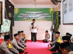 Wujud Kepedulian Kapolres Pelabuhan Tanjung Perak Gelar Buka Bersama Tahanan.