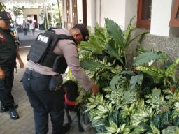 Jelang Minggu Paskah Polresta Malang Kota Sterilisasi Gereja Libatkan Unit K9