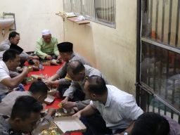 Indahnya Ramadhan, Pecel Rawon Khas Banyuwangi Jadi Hidangan Polres Batu Buka Puasa Bersama Tahanan