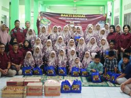 Semarakkan HBP ke-60, Petugas Lapas Porong Bagikan 200 Paket Buka Puasa Kepada Masyarakat