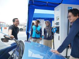 PLN Siapkan SPKLU di Banyak Lokasi, Pemudik: Pakai Mobil Listrik Jadi Nyaman!