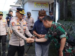 Jumat Curhat Polres Batu Sambangi Rumah Warga dari Pintu ke Pintu Tampung Aspirasi Masyarakat  
