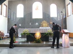 Jelang Kenaikan Yesus Kristus 2024, Polres Tanjung Perak Sterilisasi Sejumlah Gereja