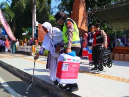 Polisi Ramah Lansia Beri Layanan Prima Pemberangkatan CJH Situbondo