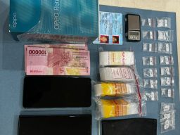 Polrestabes Surabaya Amankan 2 Orang Diduga Pengedar Narkoba Puluhan Paket Sabu Disita