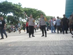 Polda Jatim Lakukan Penyekatan Suporter Persib Tindaklanjuti Keputusan PSSI