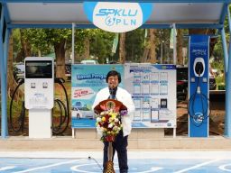 Dukung Penggunaan Energi Ramah Lingkungan, PLN-KLHK Resmikan SPKLU Hingga Konvoi Motor Listrik