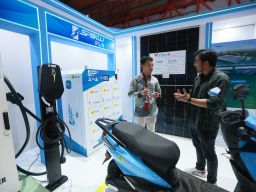 Jelang Ramadhan PLN Catat Rekor Baru! Ribuan Transaksi EV di IIMS 2025