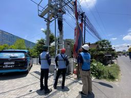 Langkah Preventif PLN Icon Plus Lakukan Perapihan Kabel Ilegal untuk Tingkatkan Keselamatan dan Estetika Kota Kediri