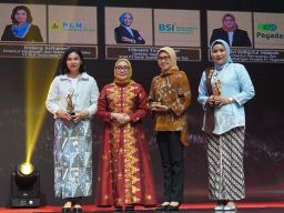 Hari Kartini, Dua Srikandi PLN Raih Penghargaan Tertinggi Women’s Inspiration Awards 2025 dari Menteri PPPA