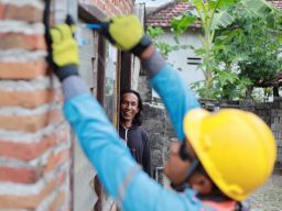 PLN Wujudkan Semangat Hari Sumpah Pemuda dengan Sambungan Listrik Gratis bagi 171 Warga Tulungagung di HLN ke-80