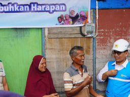 Semangat Hari Pahlawan di HLN ke-80: PLN Hadirkan Cahaya dan Harapan bagi Keluarga Prasejahtera di Padang