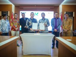 Moment Hari Pahlawan, Dorong Pertumbuhan Industri, PLN Teken PJBTL 1.800 MVA di Jawa Barat dan Jawa Tengah