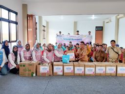 Srikandi PLN Icon Plus Jatim Salurkan Bantuan di Liponsos Keputih, Tebar Semangat Kartini Lewat Aksi Nyata
