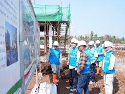 Momen Idul Adha GM PLN UIP JBTB Tinjau Langsung Rencana Pembangunan PLTS Terapung Karangkates