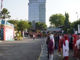PLN Icon Plus dan PLN Komplek Ketintang Gelar Upacara HUT ke-81 RI, Teguhkan Semangat Indonesia Berdaulat