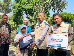 Sambut Hari Pelanggan Nasional, YBM PLN UIP JBTB dan PIKK Gelar Kado Kemerdekaan Bersama Anak Yatim