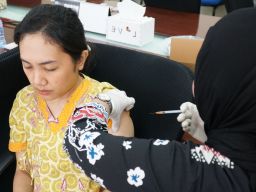 Lengkapi Perlindungan dari HPV, Ratusan Peserta Ikuti Vaksinasi Dosis ke Tiga di BBPOM Surabaya