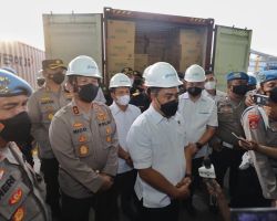 Polda Jatim Sita 122 Ton Minyak Goreng Kemasan yang Akan Diekspor Secara Ilegal ke Timor Leste