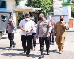 Wakapolres Pelabuhan Tanjung Perak Tinjau Posko Check Points di RPH Sidotopo.