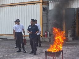 Refreshment Penanganan Kebakaran Satpam PT Haleyora Powerindo Perkuat Budaya Keselamatan Kerja di Lingkungan PLN