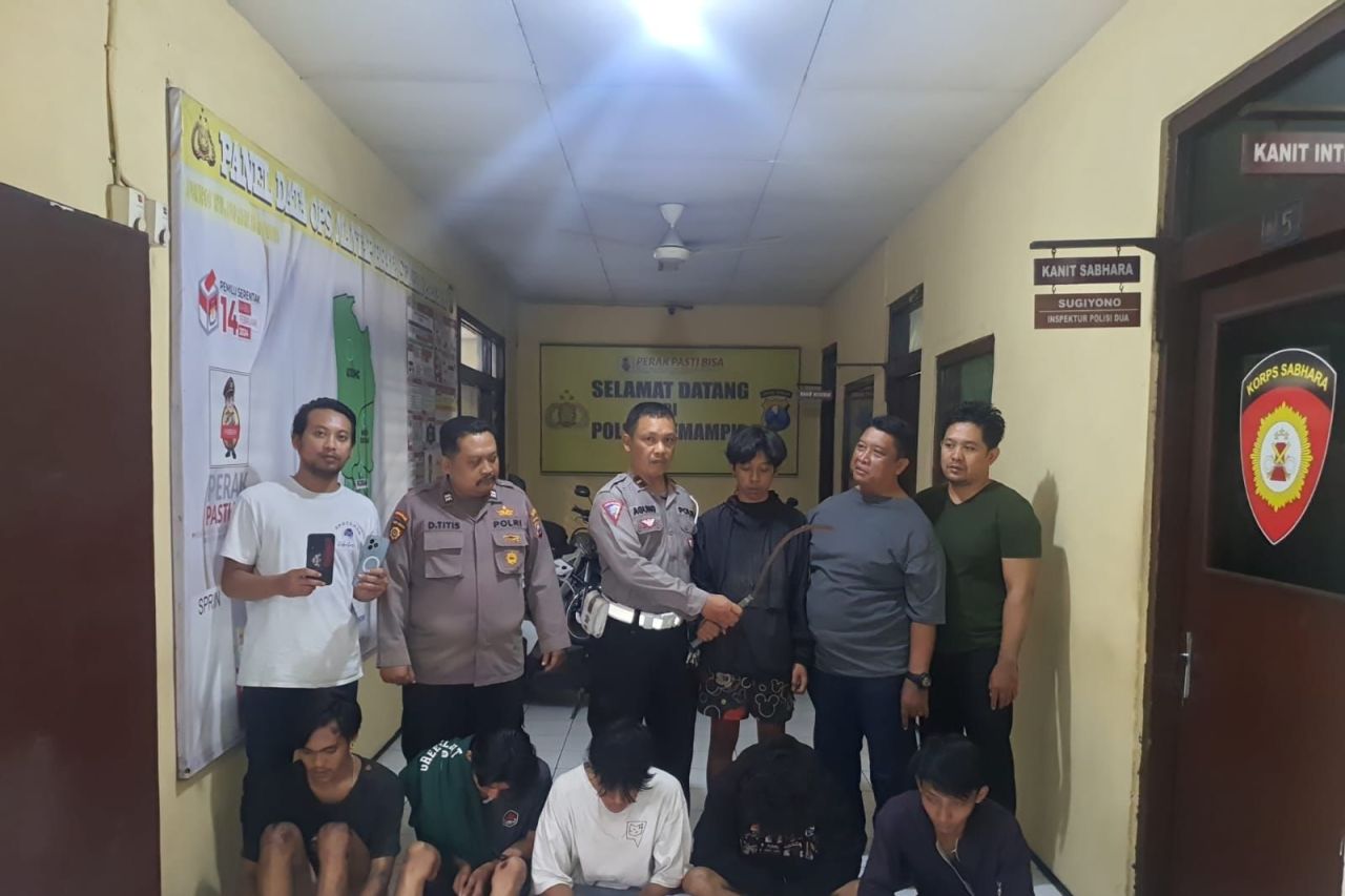 Respon Cepat Aduan Masyarakat Polisi Gagalkan Aksi Tawuran Dua Kelompok di Sidotopo Lor, 6 Remaja Diamankan