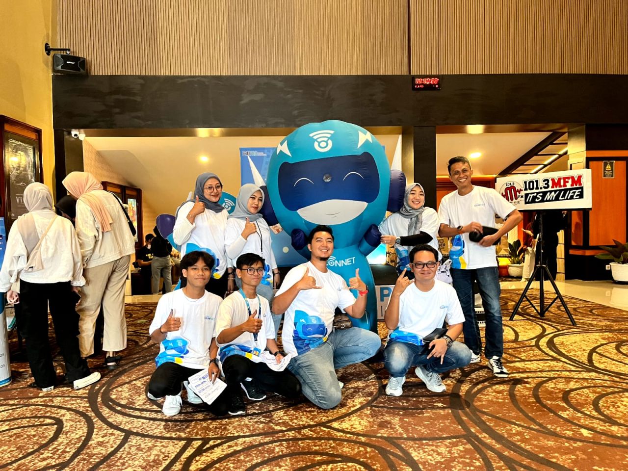 Sesi foto nobar bersama CONI digedung Mopic cinema, malang