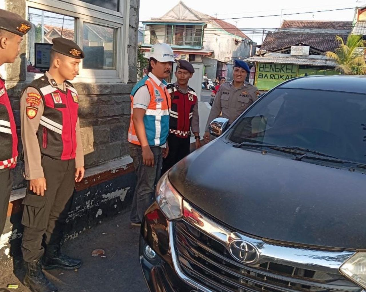 Dukung WWF ke-10 di Bali Polres Probolinggo Tingkatkan Pengamanan di Dermaga Penyebrangan Penumpang   