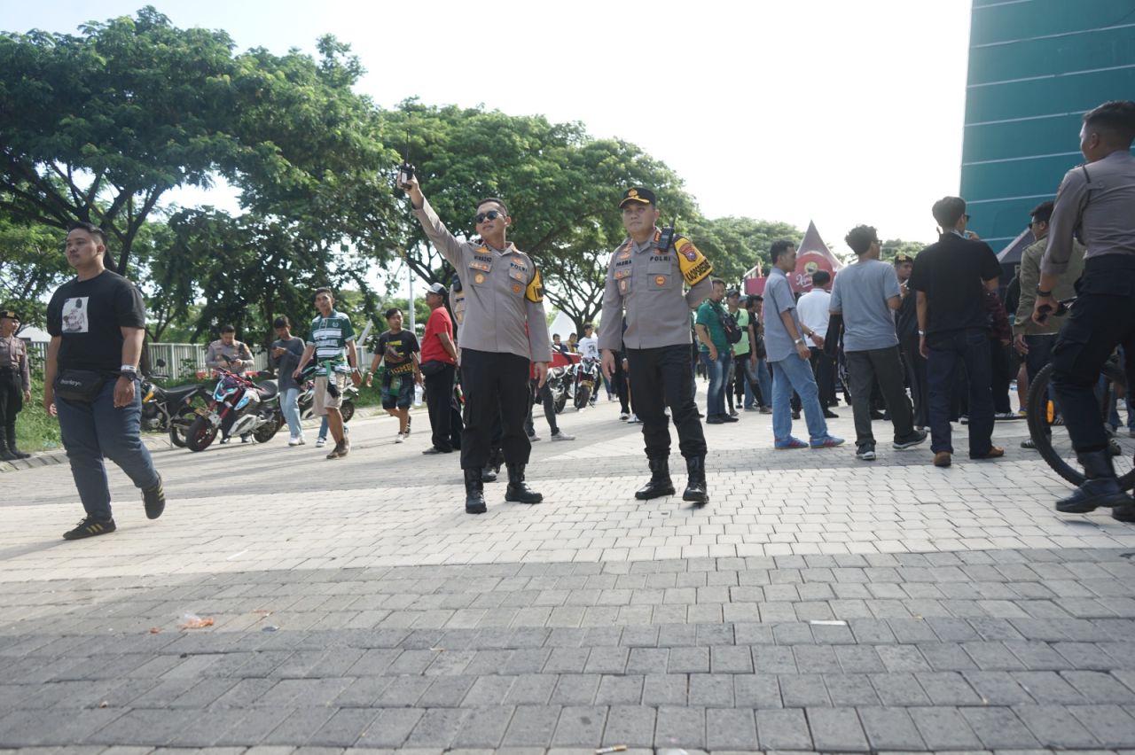 Polda Jatim Lakukan Penyekatan Suporter Persib Tindaklanjuti Keputusan PSSI