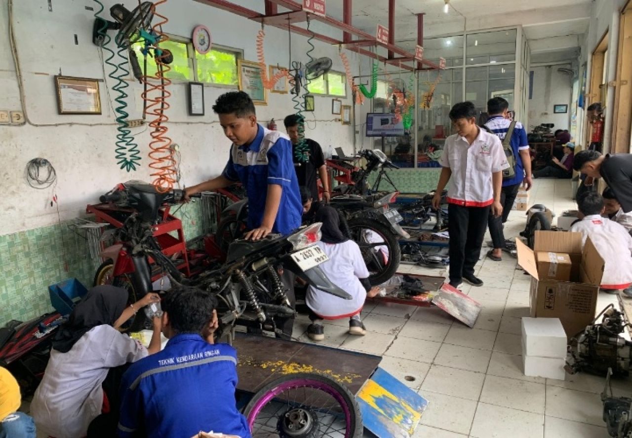 PLN &amp;amp Kementerian ESDM Gelar Pelatihan Konversi Motor Listrik ke SMK di Jakarta dan Sekitarnya