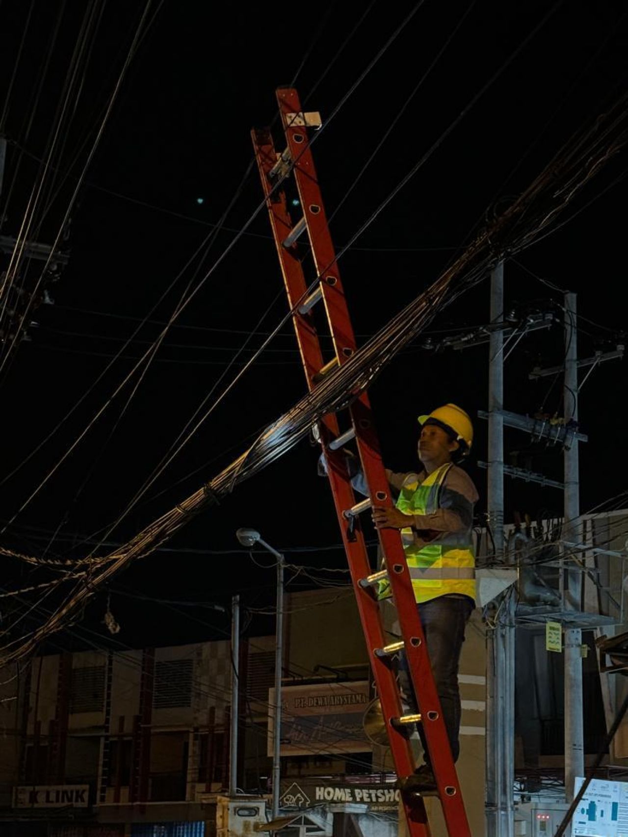 Simplifikasi Kabel Fiber Optik PLN Icon Plus di PLN UP3 Ponorogo