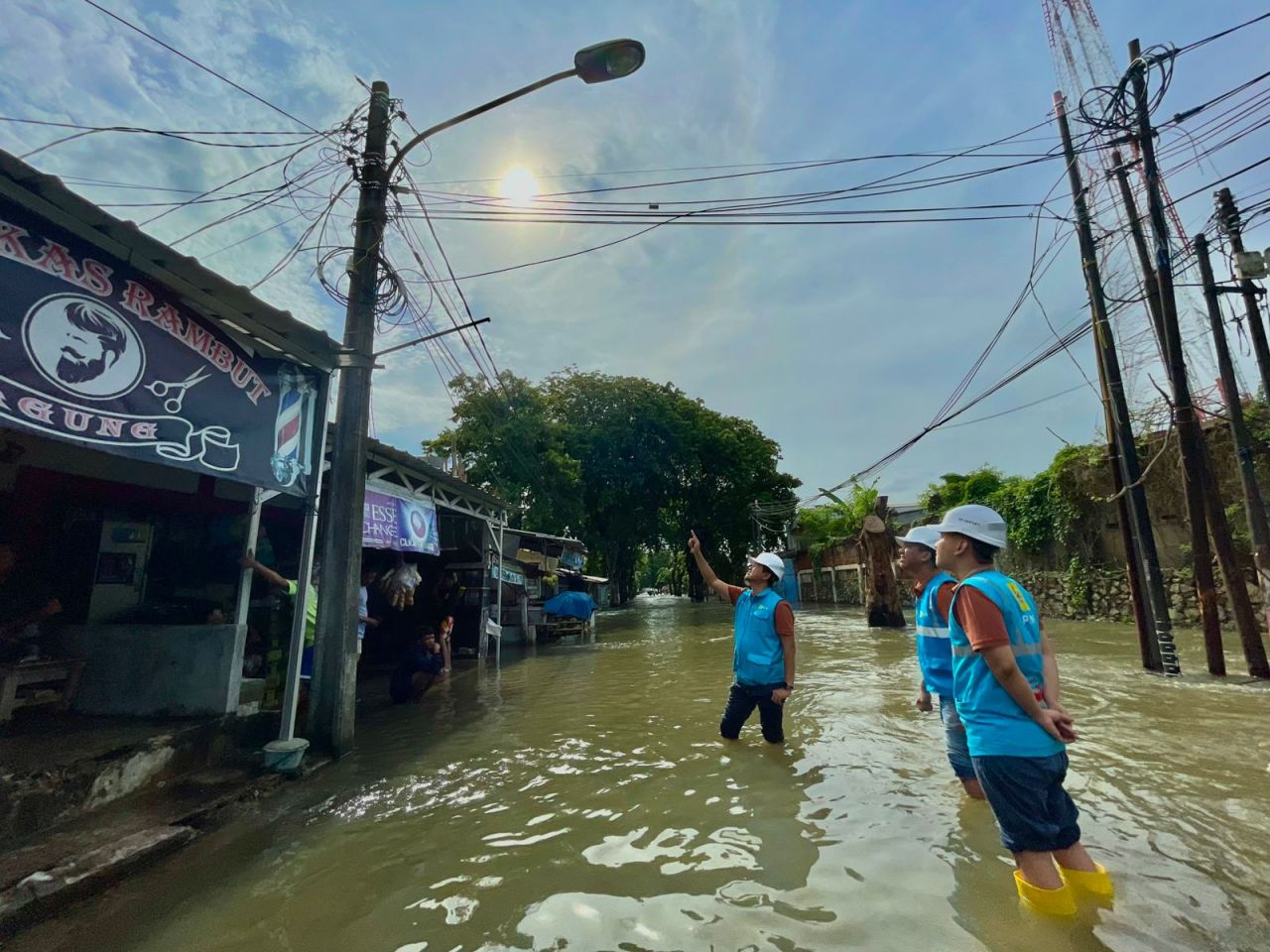 Bulan Ramadhan 100% Jaringan Listrik PLN Telah Normal Kembali Pascabanjir Jabodebek