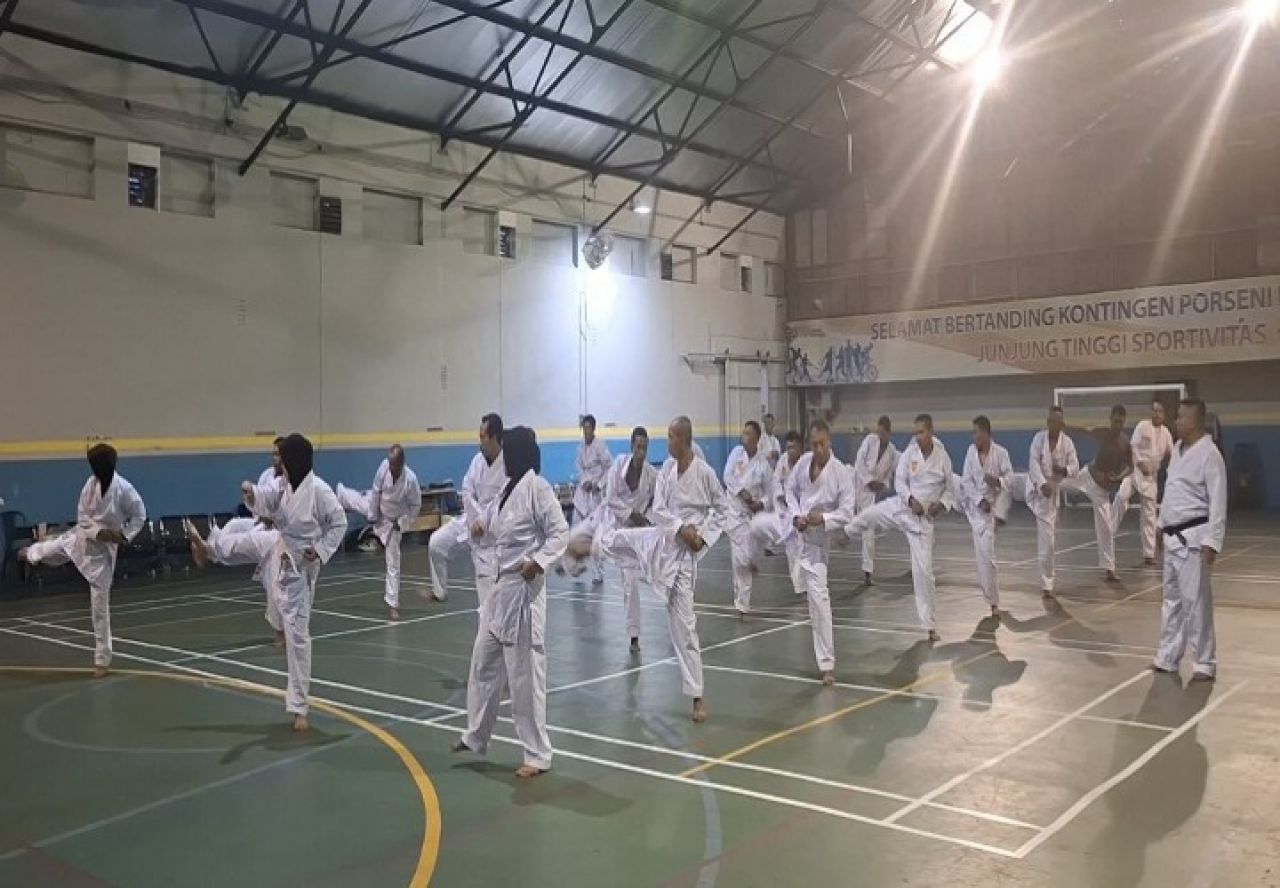 Mantapkan Latihan Karate, Satuan Pengamanan PLN Haleyora Powerindo Dalami Teknik Dasar di Pekan Pertama