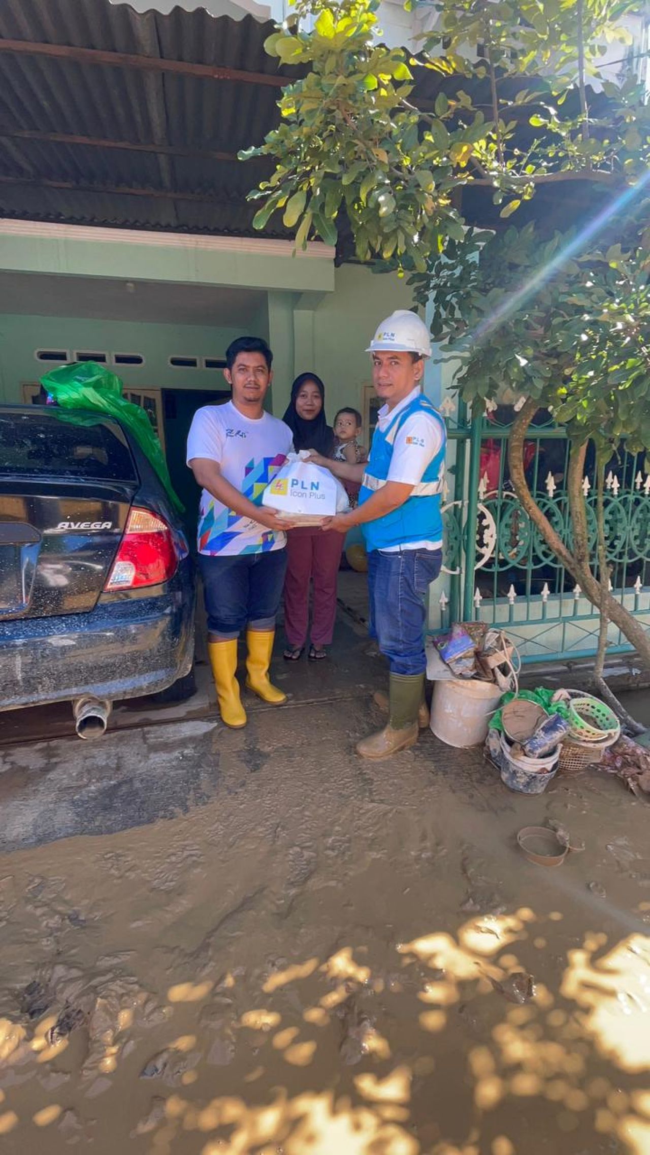 Peduli Bencana, PLN Icon Plus Gerak Cepat Distribusikan Bantuan Sembako Warga Nanggalo