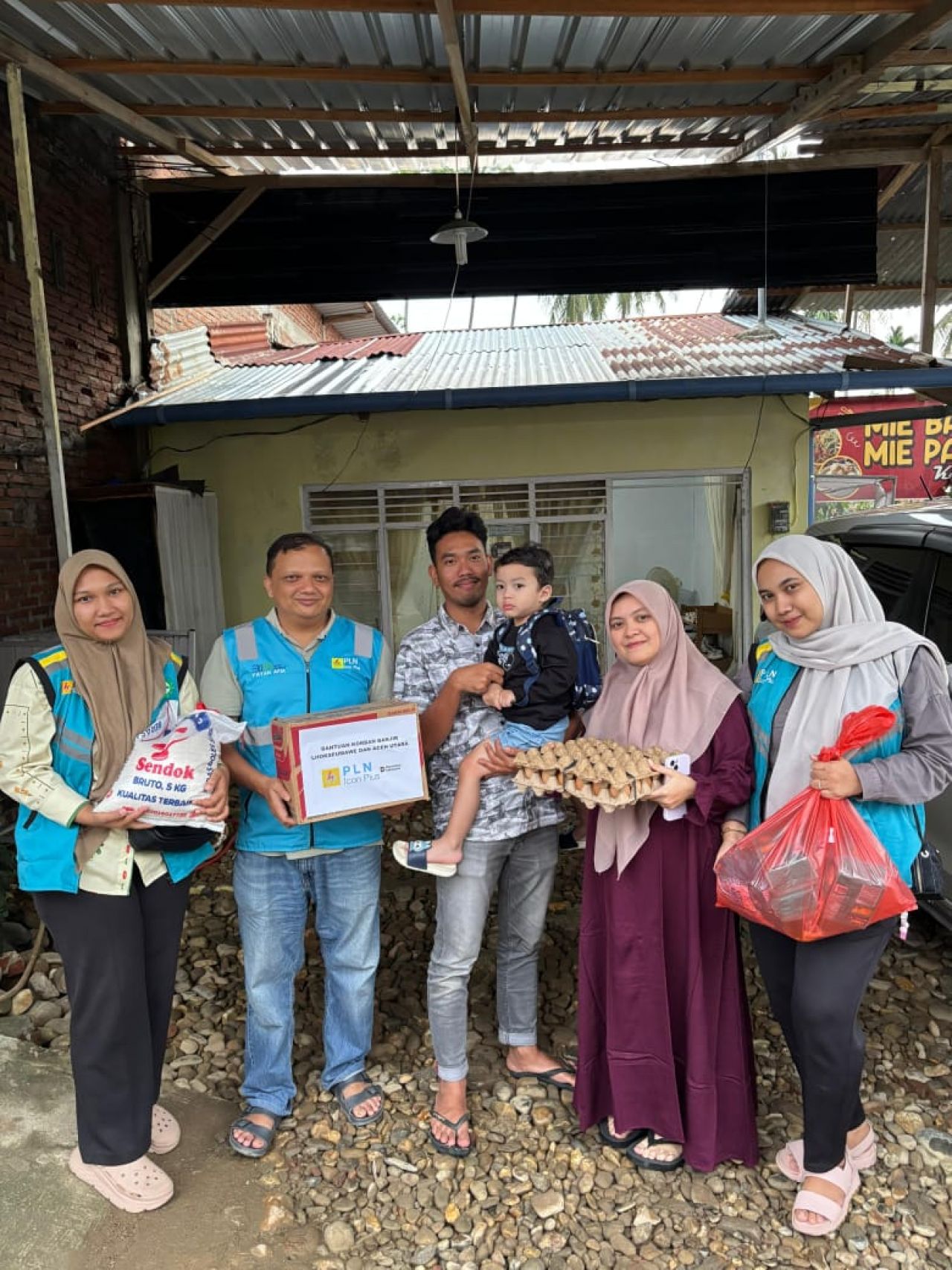 Terkoneksi dengan Hati, PLN Icon Plus Sigap Menyalurkan Bantuan Banjir Bandang di Medan, Padangsidimpuan, Lhokseumawe, Aceh utara