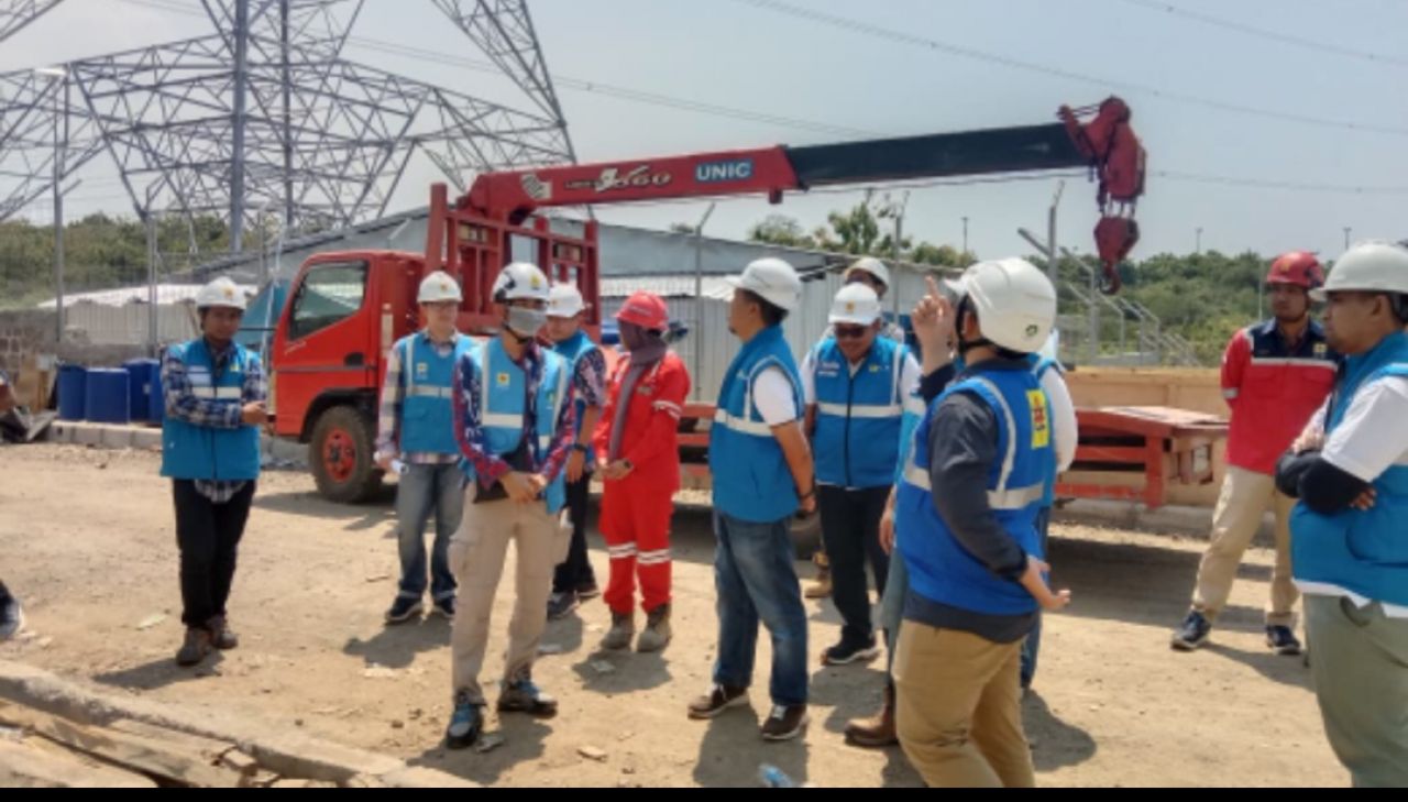 Perkuat Backbone Jawa-Bali, General Manager PLN UIP JBTB Tinjau Progres GISTET 500 kV Paiton