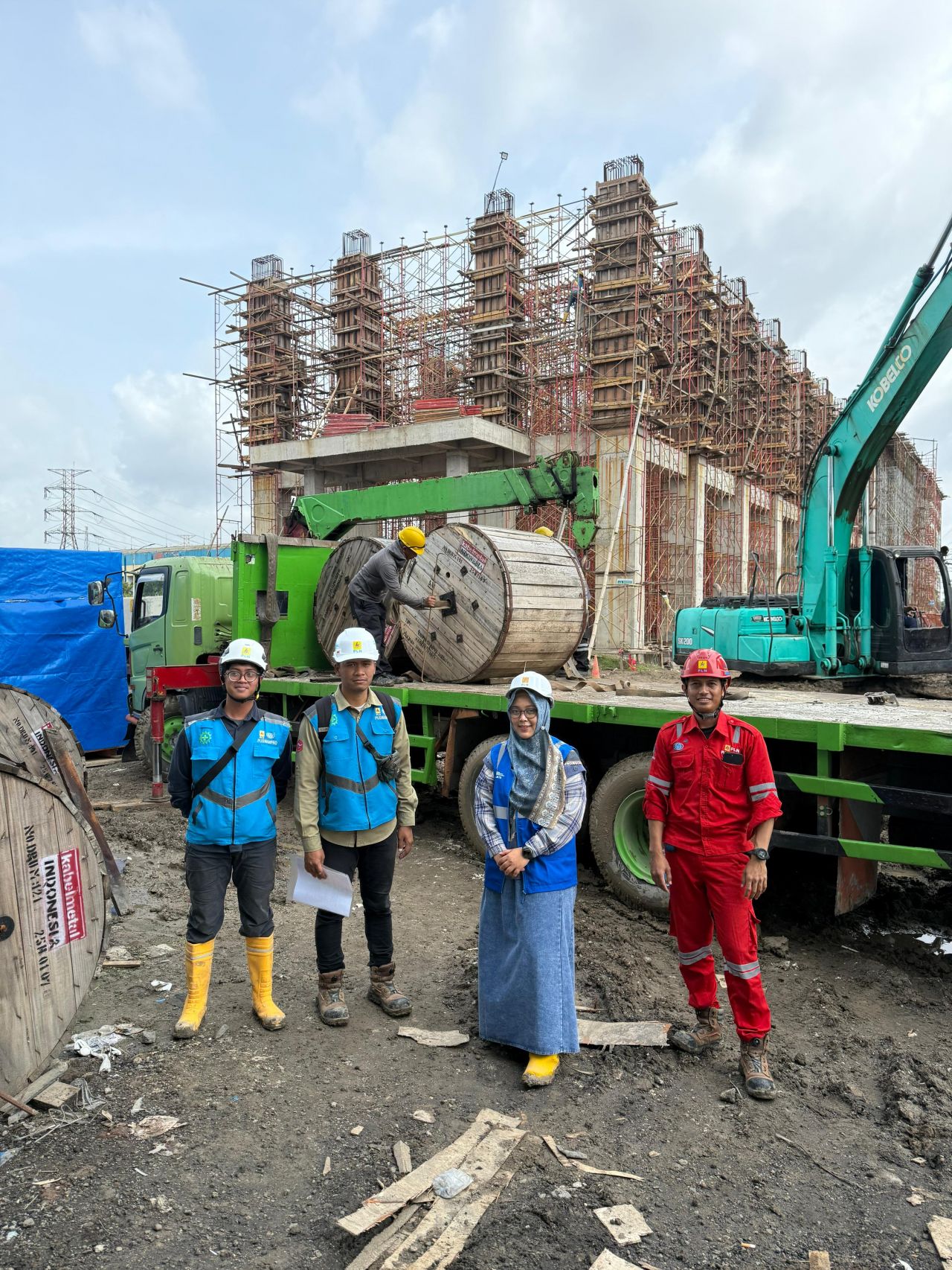 Meneladani Semangat Hari Kartini, Srikandi PLN UIP JBTB Menembus Batas dalam Membangun Infrastruktur Ketenagalistrikan