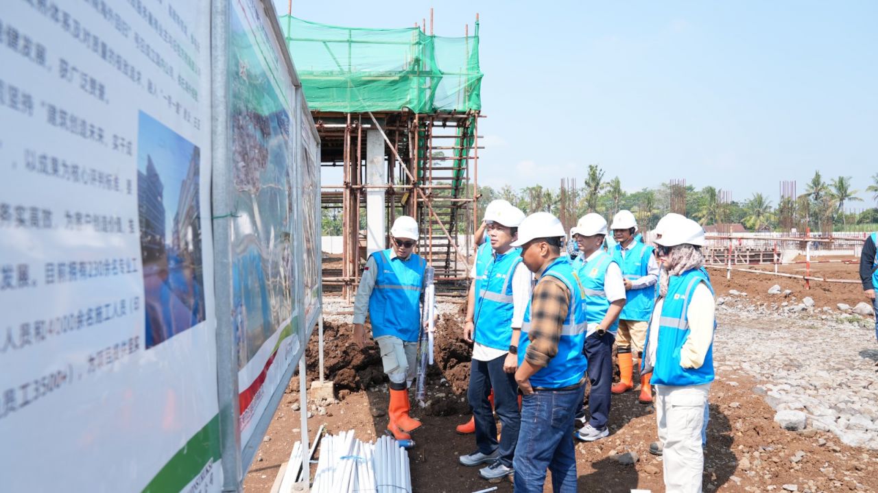 Momen Idul Adha GM PLN UIP JBTB Tinjau Langsung Rencana Pembangunan PLTS Terapung Karangkates dan PLTA Sutami Dukung Transisi Energi