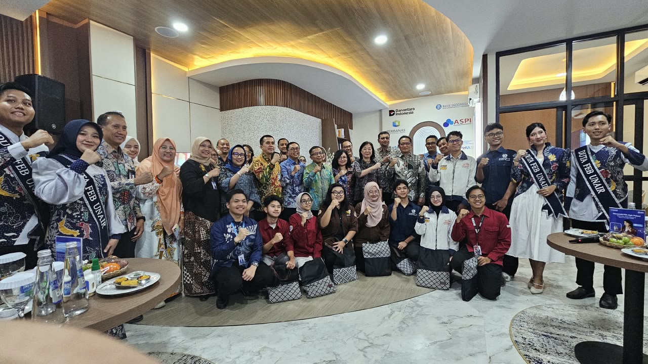 BRI Perkuat Literasi Keuangan Digital Mahasiswa UNAIR Lewat Gerai CERDAS PeKA