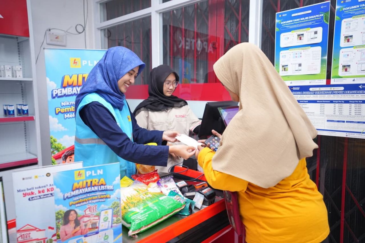 Sambut Hari Sumpah Pemuda, Wamendes Tinjau KDKMP di Klaten, Sinergi PLN Dukung Penguatan Ekonomi Desa melalui Kemitraan Layanan Pembayaran Listrik